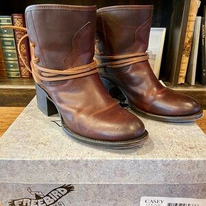Freebird Casey Size 9. With original box and packaging!